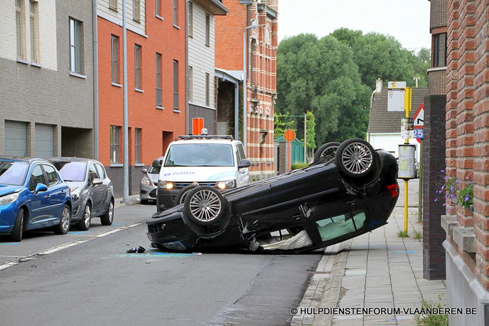 Auto over Kop Warandestr. Steendorp 27 07 15