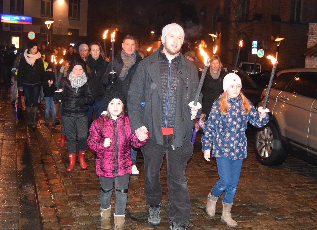 Fakkeltocht-kerstboomverbranding Tielrode_01