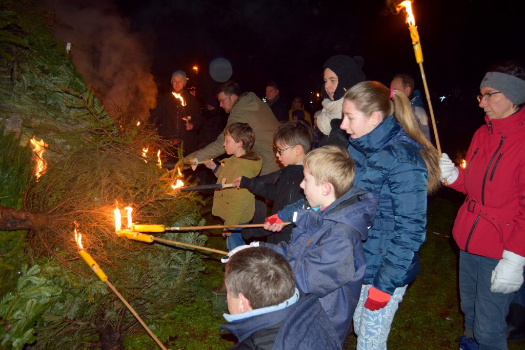 Fakkeltocht-kerstboomverbranding Tielrode_02